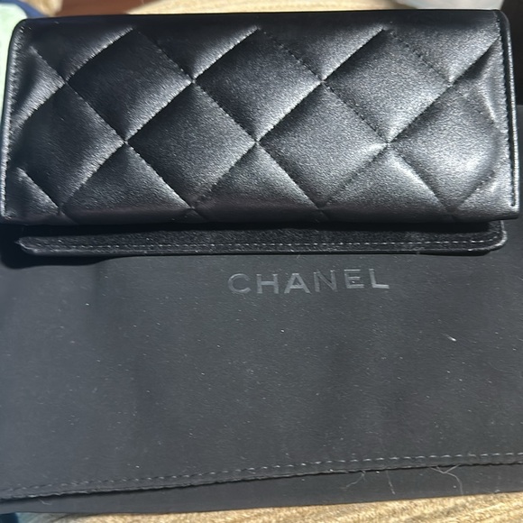 🎄🎄Low Start🎄🎄Chanel sunglasses gently used with pouch, glass case and Sonny’s - Picture 4 of 17